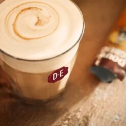 Douwe Egberts Verwenkoffie Latte Caramel Oploskoffie - 5 X 8 Zakjes -Koffie Verkoop Winkel 1200x1200 301